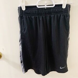 Nike DRI-FIT kids/boys shorts black/Grey small